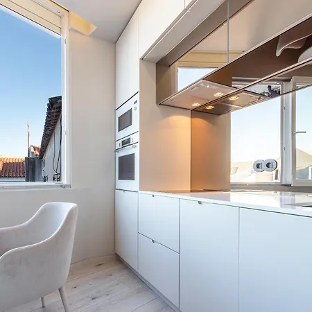 Whome Elegant Living In Center *